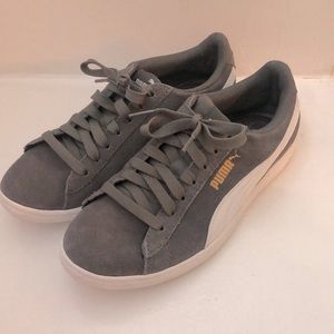 Puma Vikky sneakers in Gray/White